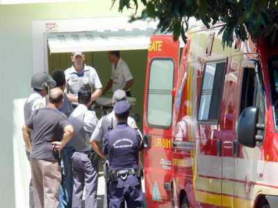 A Polícia Militar explicou que Rosângela chegou a engatilhar a arma duas vezes e pressioná-la contra a própria cabeça, ameaçando o suicídio -