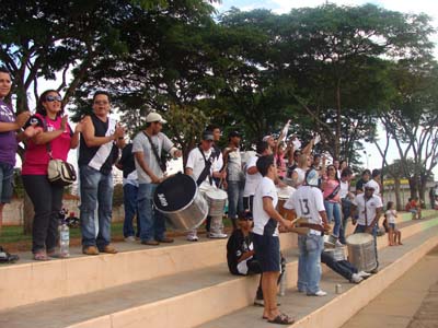 Torcedores presentes em Caarapó -