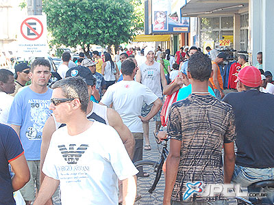 O movimento na Cidade se refletiu no interior das agências bancárias, aquecendo a economia local -