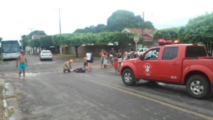Queda aconteceu no bairro Santa Terezinha, por volta das 18h - Cláudio Jr/TVC