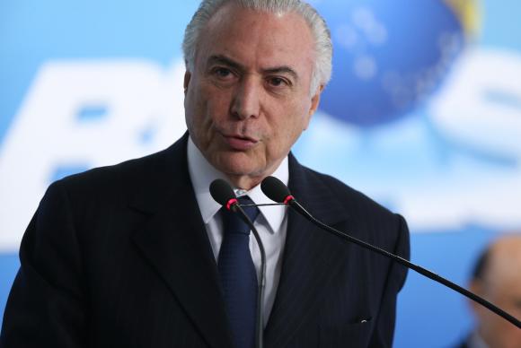 O presidente Michel Temer sanciona lei que possibilita descontos para pagamentos feitos em dinheiro - José Cruz/Agência Brasil O presidente Michel Temer sanciona lei que possibilita descontos para pagamentos feitos em dinheiro - José Cruz/Agência Brasil