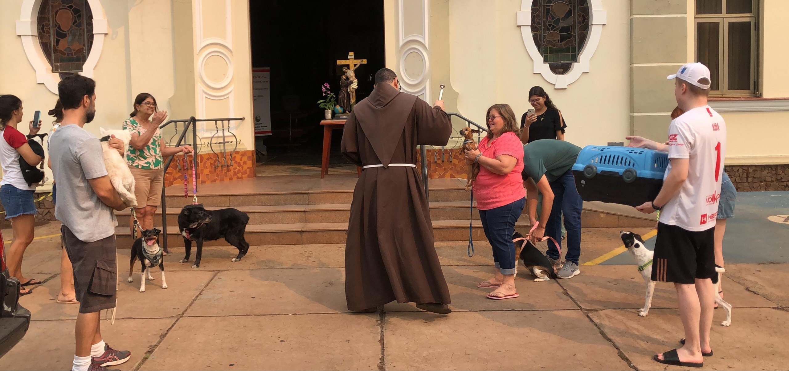 No dia de São Francisco de Assis, paróquia realiza benção aos animais - Foto: Mateus Adriano/CBN CG