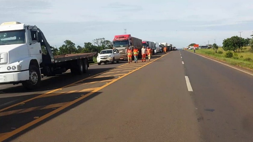 Em movimento contra alta de preços do diesel, caminhoneiros paralisaram o transporte nesta semana - Éder Campos/CBN