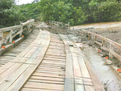Entre as estruturas danificadas, há pontes de pequena extensão, como 10 metros, até grandes travessias -