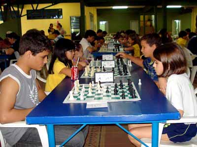 Enxadristas durante as partidas do 2º Open de Xadrez -