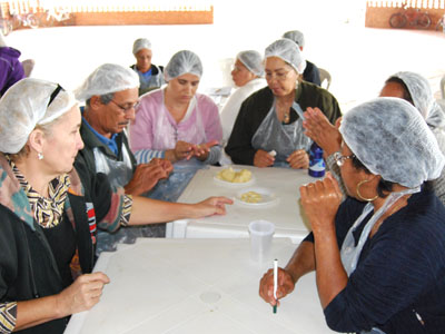 Alunos aprenderam mais de 40 receitas doces e salgadas feitas da raiz -