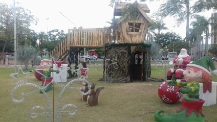 Decoração natalina montada na praça Senador Ramez Tebet - Ana Cristina Santos/JP 