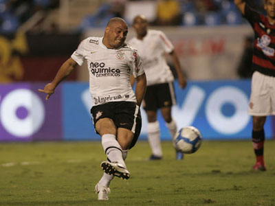 Ronaldo desencantou e marcou contra o Mengão -