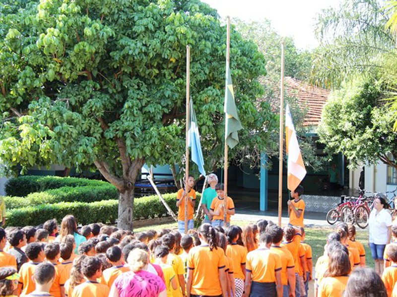 Foi feito o hasteamento da Bandeira Nacional, do Estado e do Município e execução dos hinos Nacional - Divulgação