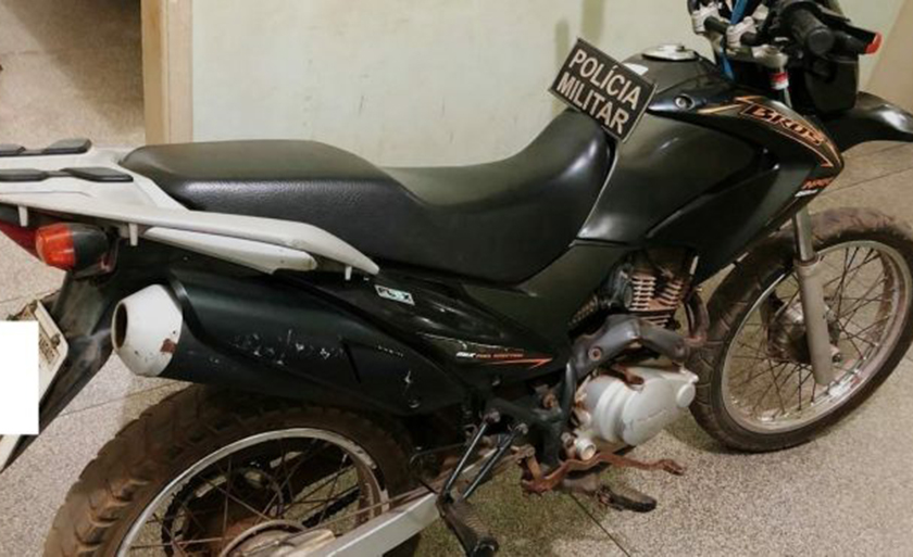 Motocicleta Honda Bros 150, preta, foi encaminhada a delegacia de polícia civil - Divulgação/13º BPM