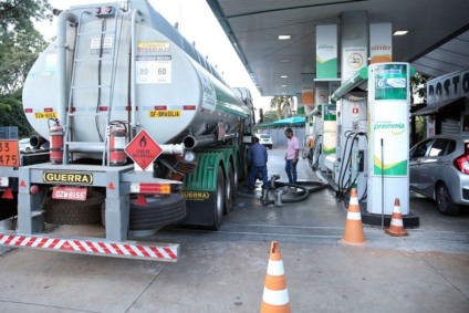 Bases prioritárias elevaram em cerca de 200% os carregamentos e entregas aos postos - Agência Brasil