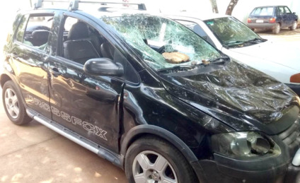Multidão que destruiu carro pedia para PM 'liberar' o motorista para ser linchado e morto - André Barbosa/JPNEWS