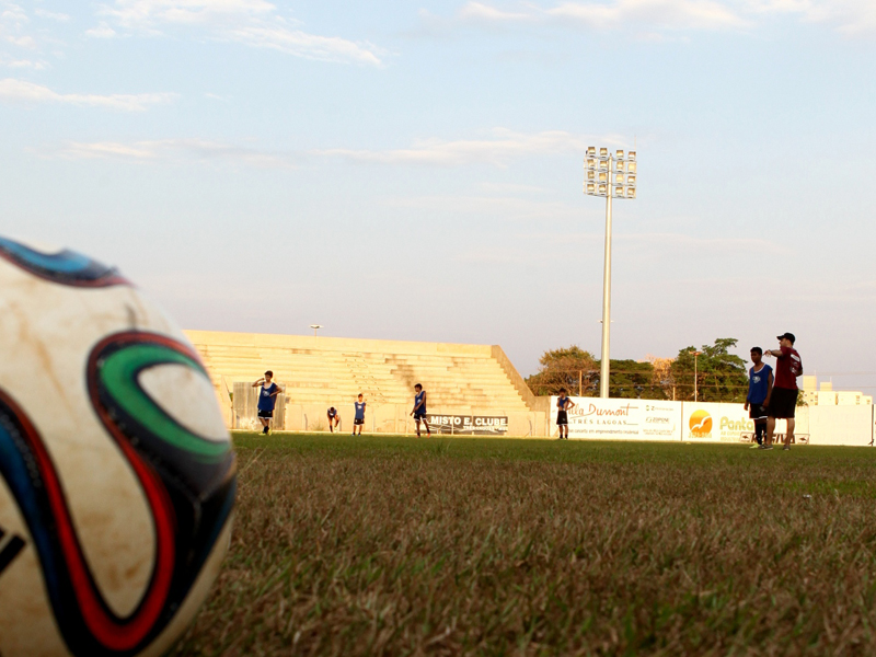 Estádio “Benedito Soares da Mota” (Madrugadão), já foi aprovado para o Estadual 2015 - Arquivo/JP