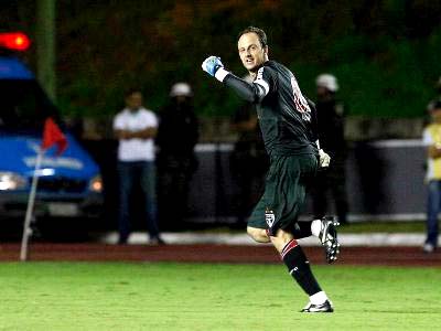 Goleiro tricolor comemora o gol contra os baianos -