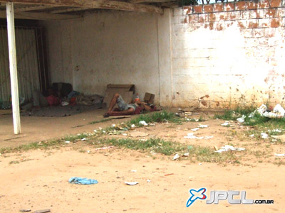 Aumenta número de "moradores" em albergue ao ar livre na Cidade -