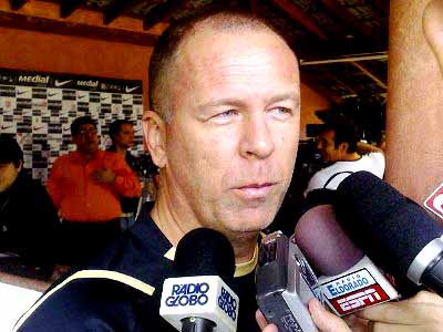 Mano Menezes é o novo técnico da Seleção Brasileira -