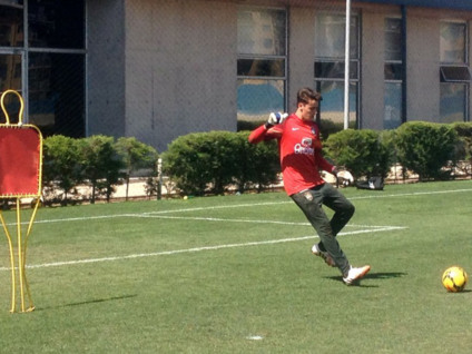 Treino de sábado à tarde da Sub-17 no CT da La U   - Divulgação