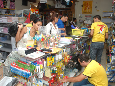 Movimento nas papelarias ainda é fraco. Os comerciantes acreditam que a partir do dia 15 a procura aumente -