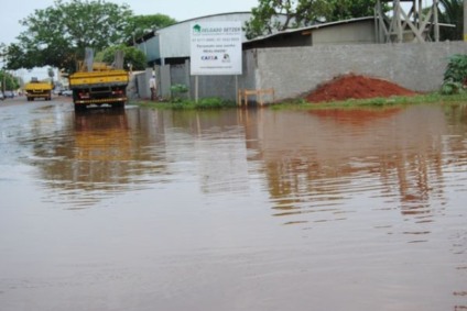 Chuvas deixaram pontos de alagamento por toda cidade -