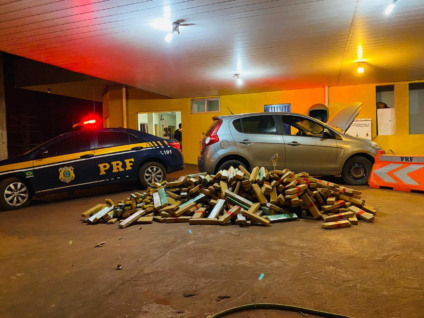 Veículo estava com placas falsas e registro de roubo no interior de Santa Catarina - Foto: Divulgação/PRF