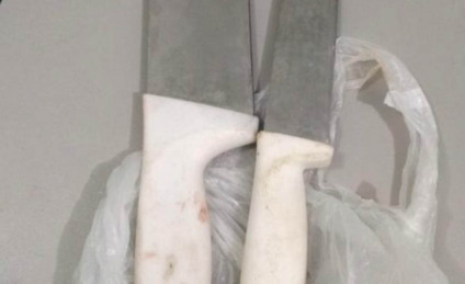 Agressor foi até a cozinha e pegou duas facas e golpeou a vítima no rosto e pescoço - Divulgação/PM
