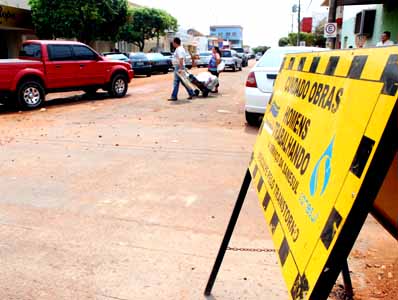 Sanesul executa obras de troca de tubulação no Centro da cidade -