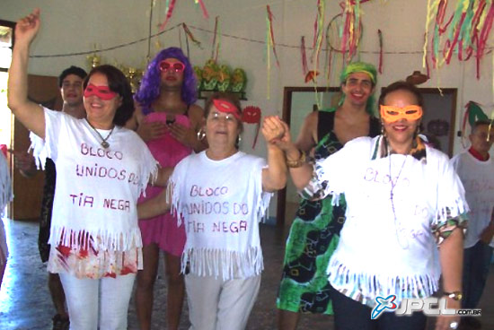 Idosos do "Tia Nega" também brincaram o carnaval -