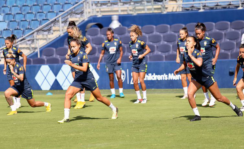 Nessa quarta-feira (25), as jogadoras reconheceram o gramado do Children's Mercy Park - Fernanda Coimbra/CBF/Agência BRasil