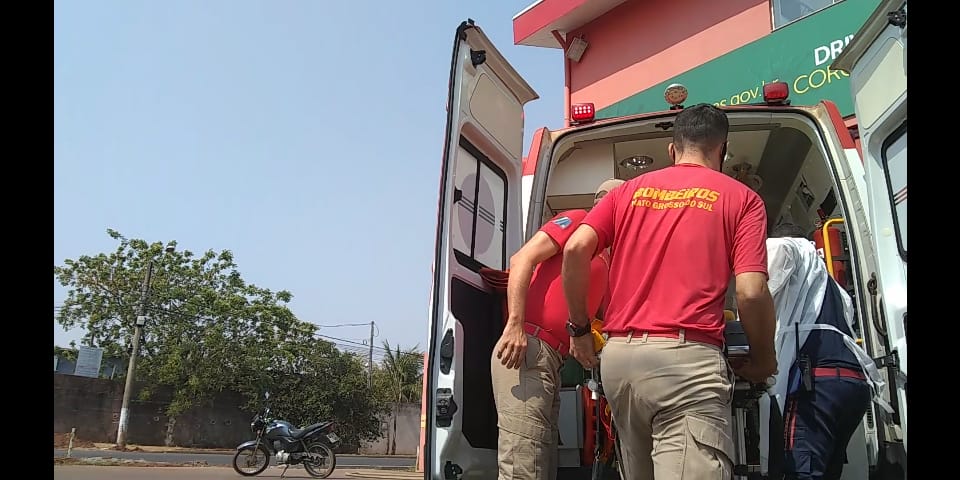 Criança entra na frente de carro enquanto a mãe manobrava o veículo e acaba atropelada - Alfredo Neto/JPNews