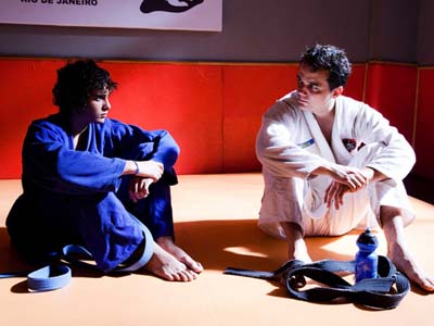 Wagner Moura (Capitão Nascimento) e Pedro Van-Held (Rafael) em uma das cenas do longa-metragem Tropa de Elite 2 -