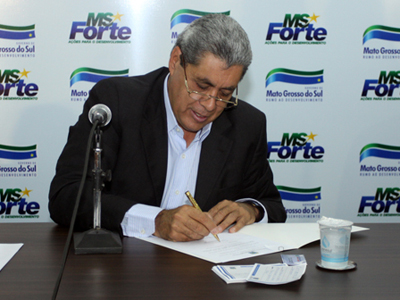 ?Este decreto mostra que o Executivo estadual está resolvendo os problemas com diálogo, procurando a legalidade da questão", afirmou o governador. -