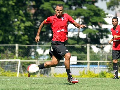 Luis Fabiano enfrenta a Lusa amanhã no Morumbi -