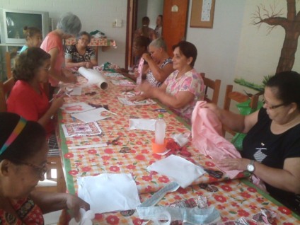 Idosos realizam atividades em unidades do lar; na semana, entidade promove festividades extras - Divulgação