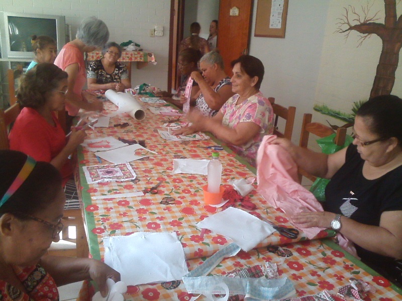Idosos realizam atividades em unidades do lar; na semana, entidade promove festividades extras - Divulgação