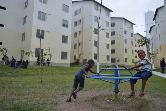 Recursos executados em 2015 pelo PAC incluem financiamento ao setor público, financiamento habitacional de imóveis novos e do programa Minha Casa, Minha Vida - Fernando Frazão