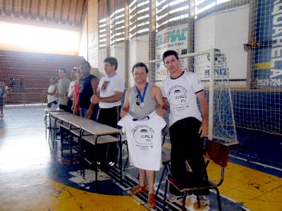 Professor Thiago (dir.) afirmou que mais de 60 atletas devem lutar - Professor Thiago (dir.) afirmou que mais de 60 atletas devem lutar -