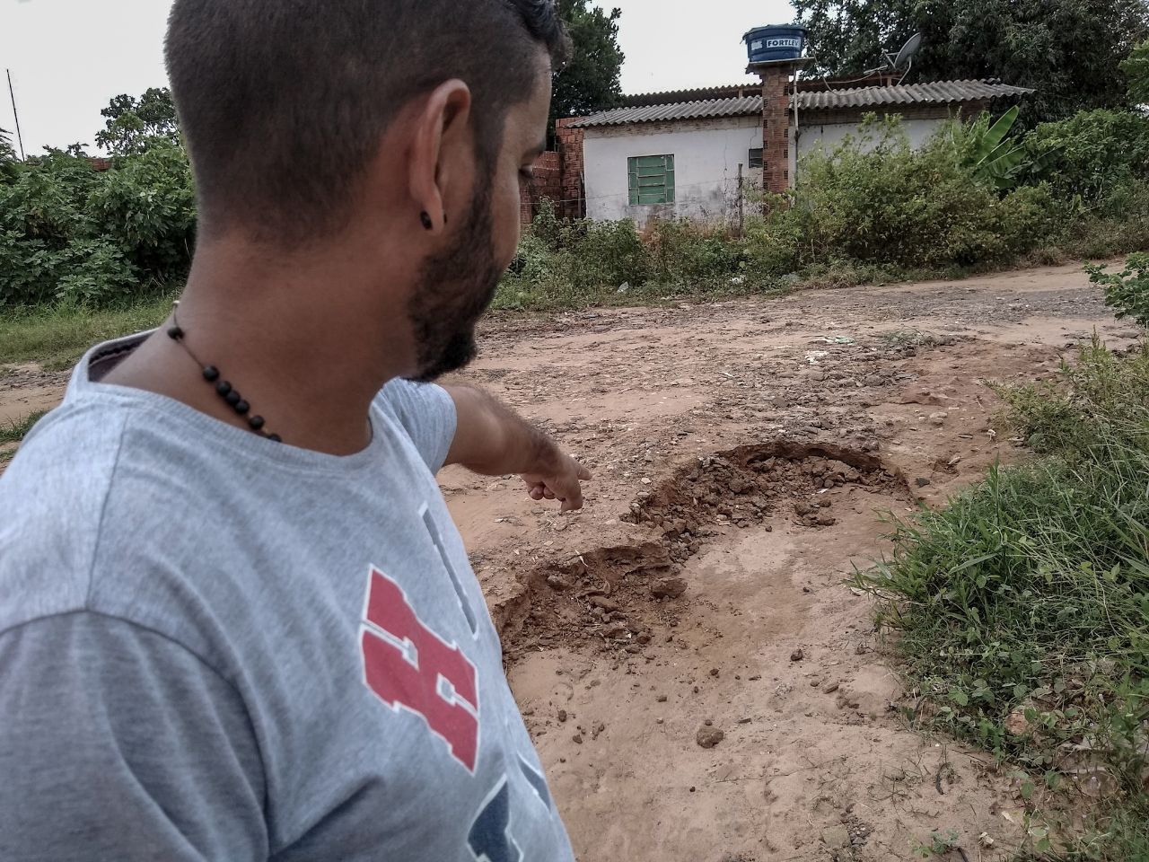 Há seis anos morando no jardim Los Angeles, Rafael aponta os problemas no bairro.