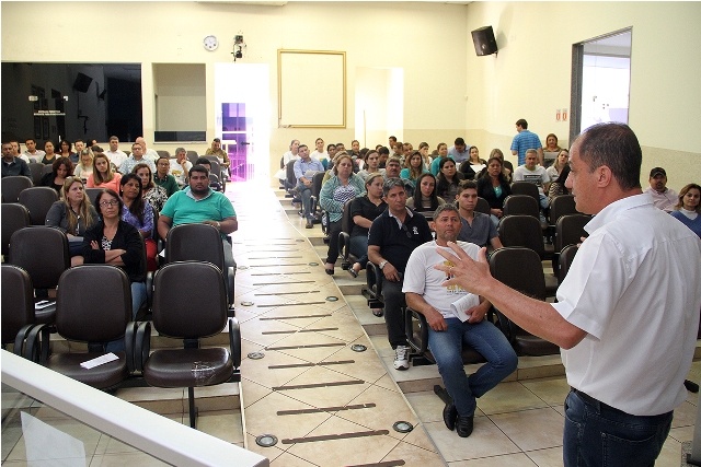 Funcionários da Câmara - a maioria sem concurso - participam de palestra no plenário do Legislativo - Arquivo JP