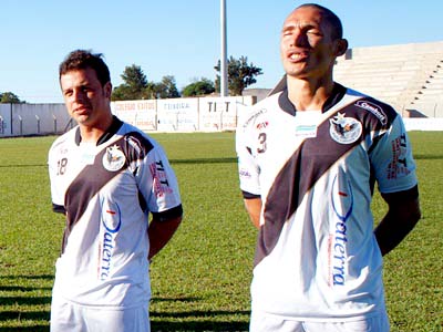 Xuxa (esq.) e Maringá são os dois jogadores acertados com o Misto para a temporada 2013 -