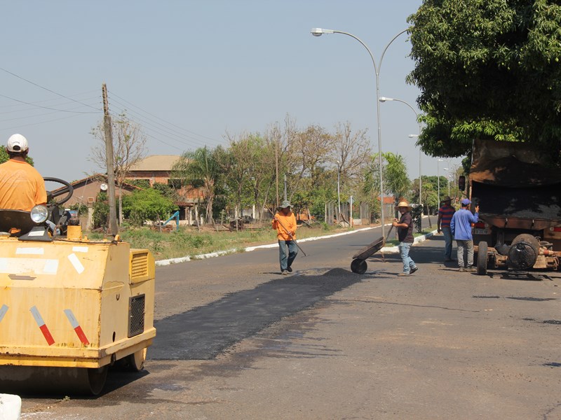 Operação tapa-buracos ocorre na área central de Aparecida do Taboado - Divulgação/Departamento de Comunicação