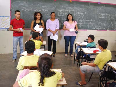 Alunos aprendem a produzir um vídeo com a ajuda de representantes da FCMS -