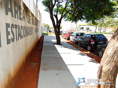 A PF está construindo calçada em toda a extensão da área pertencente à unidade policial, no Jardim Alvorada -