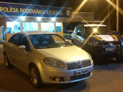 Carro foi apreendido na frente da base operacional da PRF, no quilômetro 21 da BR-262 - Divulgação/PRF
