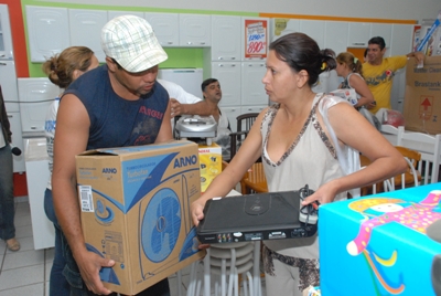 Maior fluxo de clientes nas lojas deve acontecer 10 dias antes do Natal -