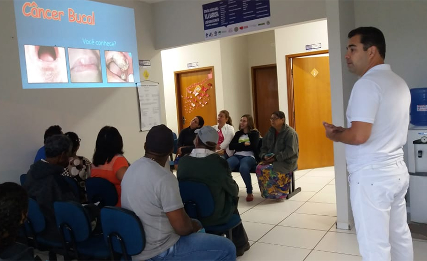 Atividades consistiram em palestra, entrega de folders e consultas específicas para diagnóstico de Câncer Bucal - Divulgação