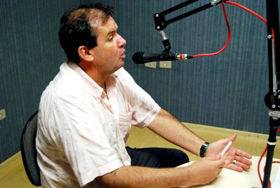Eduardo Rocha durante entrevista no programa RCN Notícias da Cultura FM -