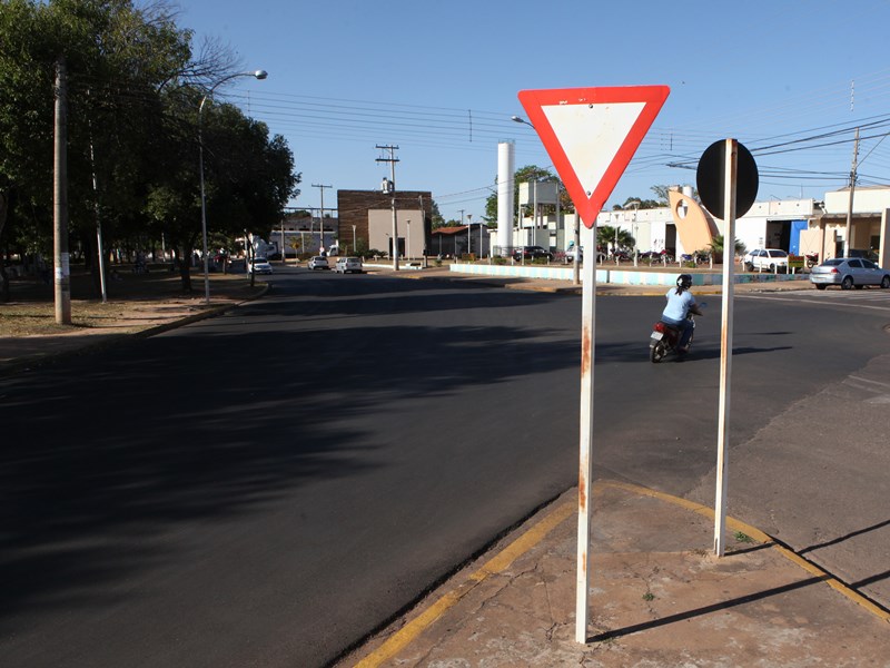 Avenida Aldair Rosa de Oliveira está praticamente sem sinalização de trânsito - Elias Dias/JP