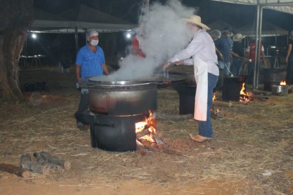 Panelas de escolas teriam sido usadas em evento de cavalaria - Arquivo pessoal