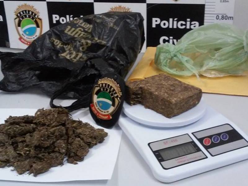 Aproximadamente 300g de maconha foi encontrada dentro da casa do acusado - Divulgação