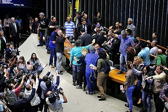 Deputados foram impedidos de prosseguir com a sessão de ontem - Luís Macedo/Agência Câmara